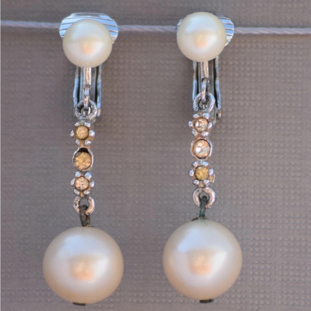 Marvella Vintage Faux Pearl And Rhinestone Drop Clip On Earrings.
